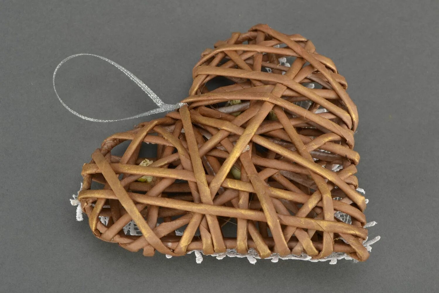 Лоза сердце. Сердечко из лозы. Сердце из виноградной лозы. Рамка плетеная. Сердце из веточек.
