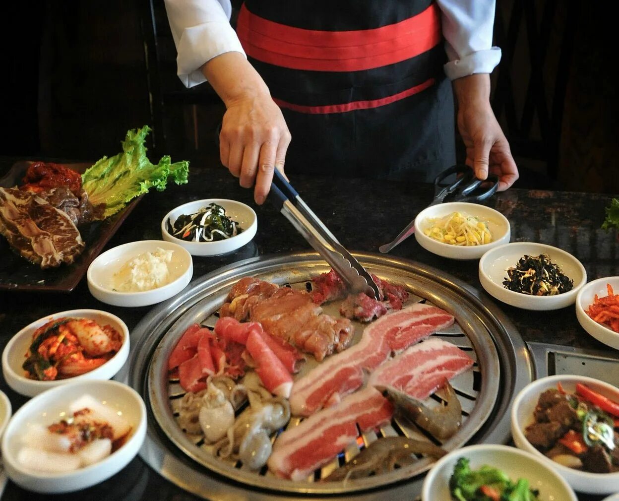 Южный обед. Корейские кафе-рестораны самгепсаль. Национальная еда Южной Кореи. Самми кафе корейской кухни. Корейская Национальная кухня.