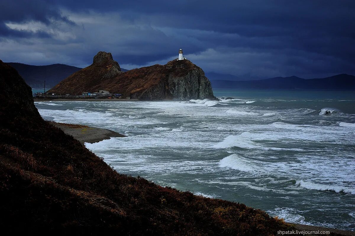 поселок мысовой приморский край мыс. батм пиленга. мыс фиолент крест на скале. мыс горн шторм. невельского.