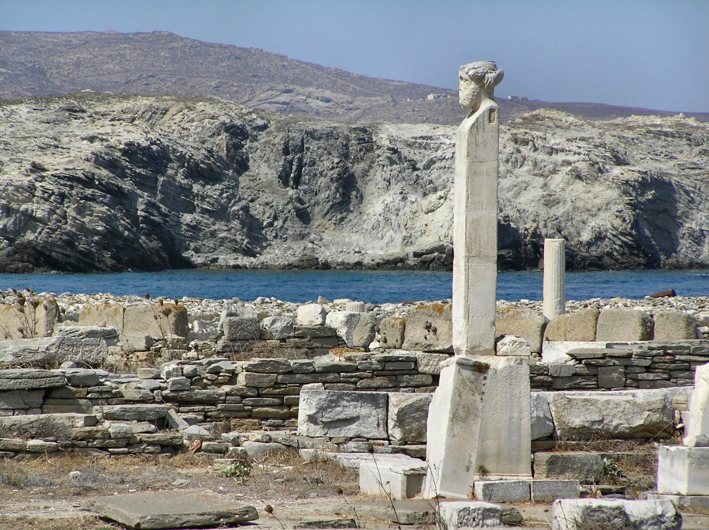 Ancient island. Остров Делос Греция. Делос древняя Греция. Остров Делос храм Аполлона. Остров Делос Эгейское море.