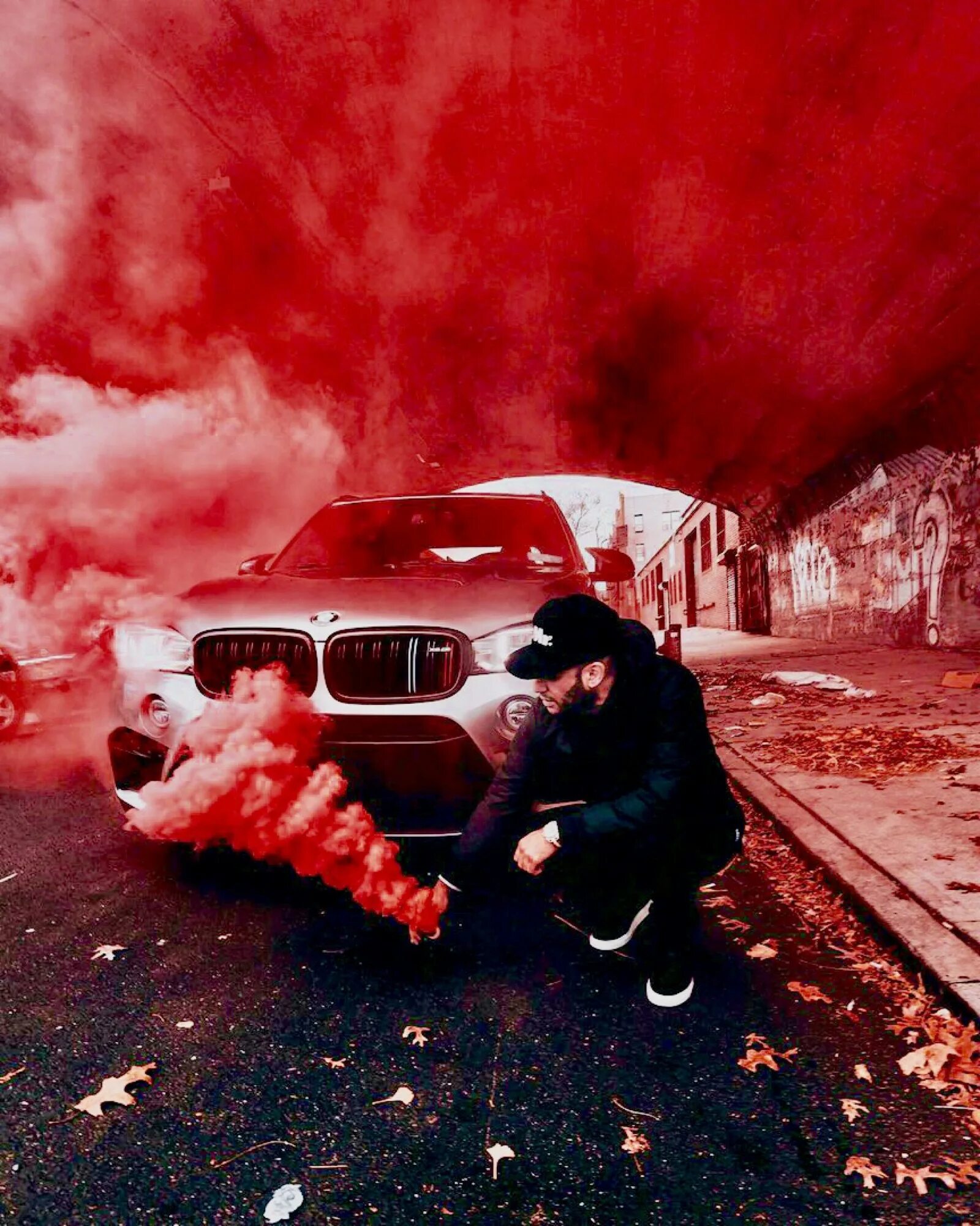 дым машина. машины (красная). машины с дымовыми шашками. машина в цветном дыму. авто в дыму.