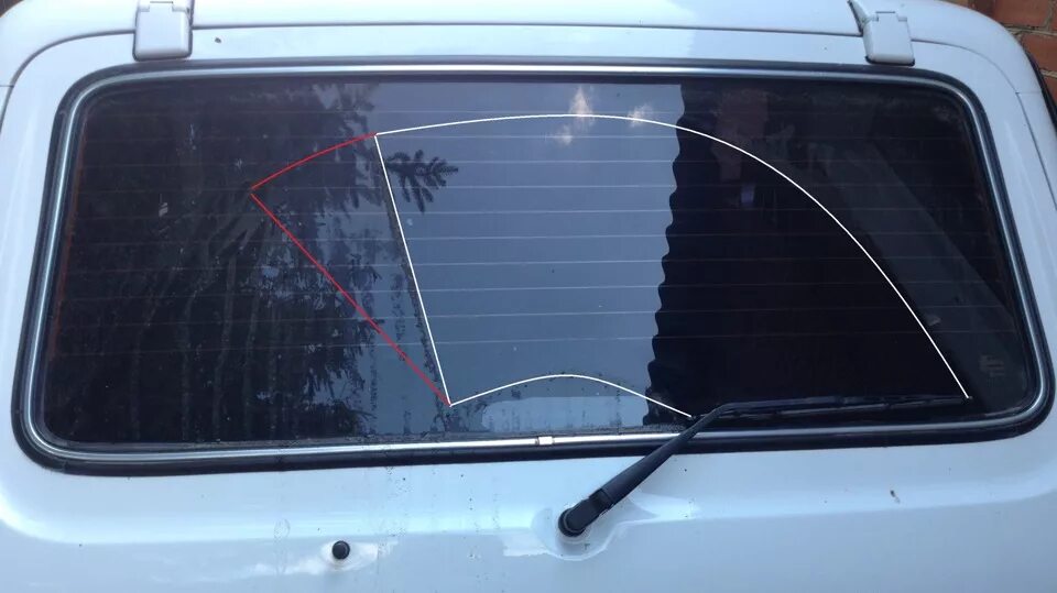 Задний дворник ваз 2121 гнутый. Стекло боковое нива 21213. Стекло заднее нива 2131. Заднее стекло нива 21213 размер. Размер заднего стекла нива 2121.