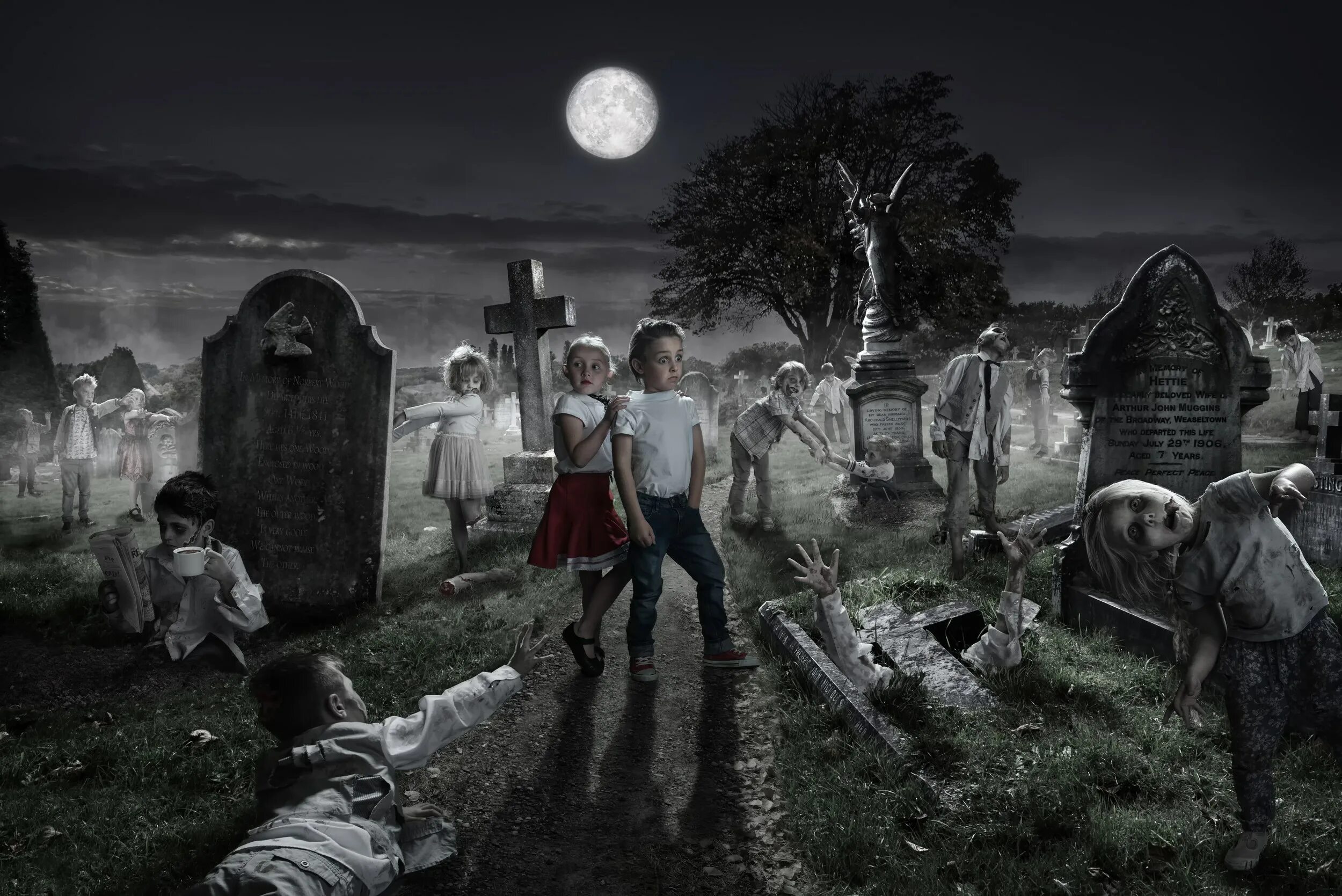 Про мир мертвых. Кладбище ночью. Мрачное кладбище. Зловещее кладбище.