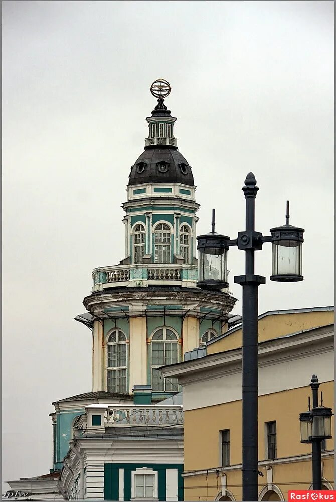 Башня кунсткамеры. Обсерватория при петре 1 в петербурге. Армиллярная сфера на башне кунсткамеры. Петровское барокко в архитектуре кунсткамера. Армиллярная сфера кунсткамера санкт-петербург.