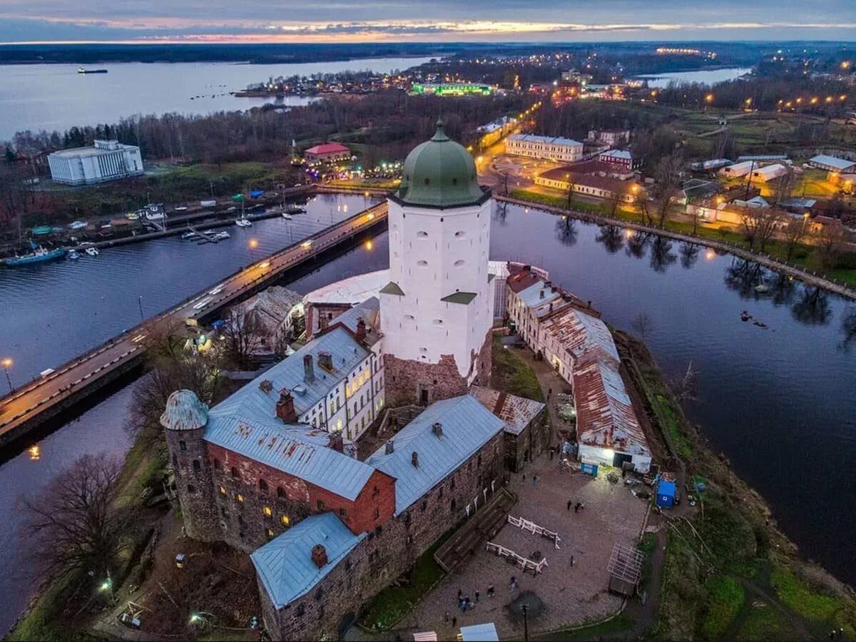 Выборгский замок цена. Выборгский замок Выборг. Музей-заповедник Выборгский замок. Замковый остров Выборг. Выборгский замок 1293.