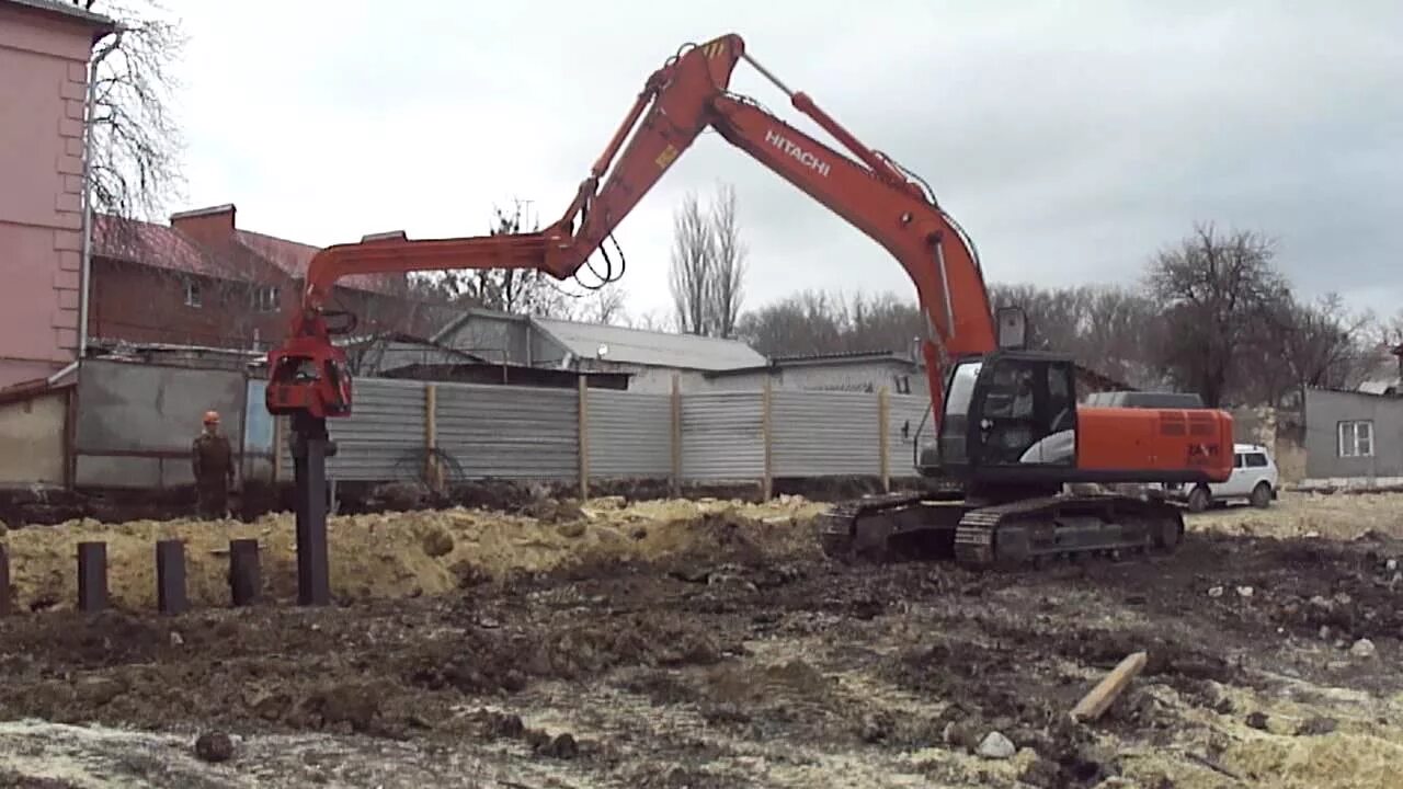 Работа в краснодарском крае экскаватор. Dpd600t вибропогружатель. вибропогружатель dpd 600. экскаватор hitachi 330 разрушитель. daedong dpd600t.