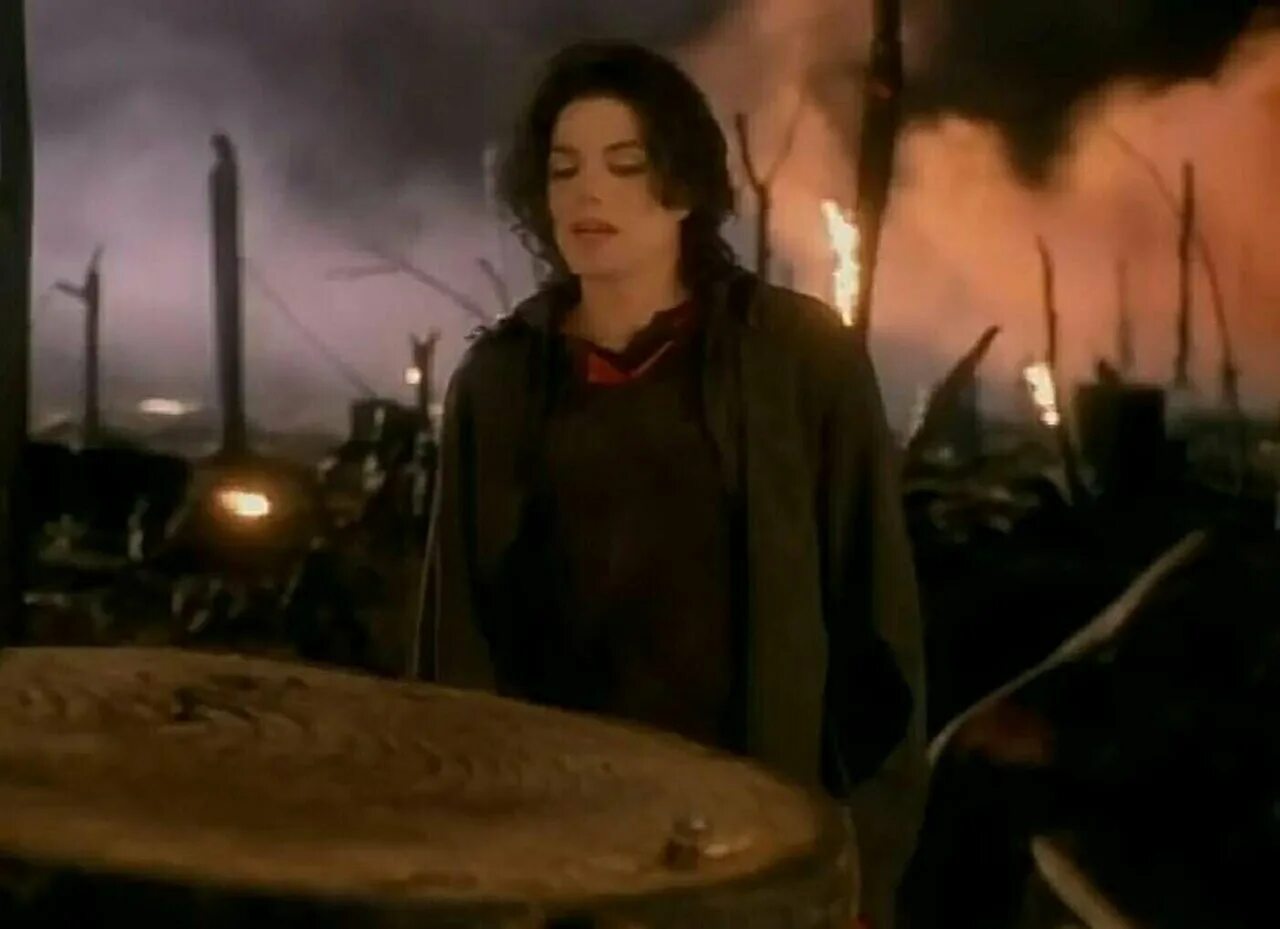 Песни майкла джексона earth. Michael Jackson - Earth Song (1995). Клип Майкла Джексона про землю.
