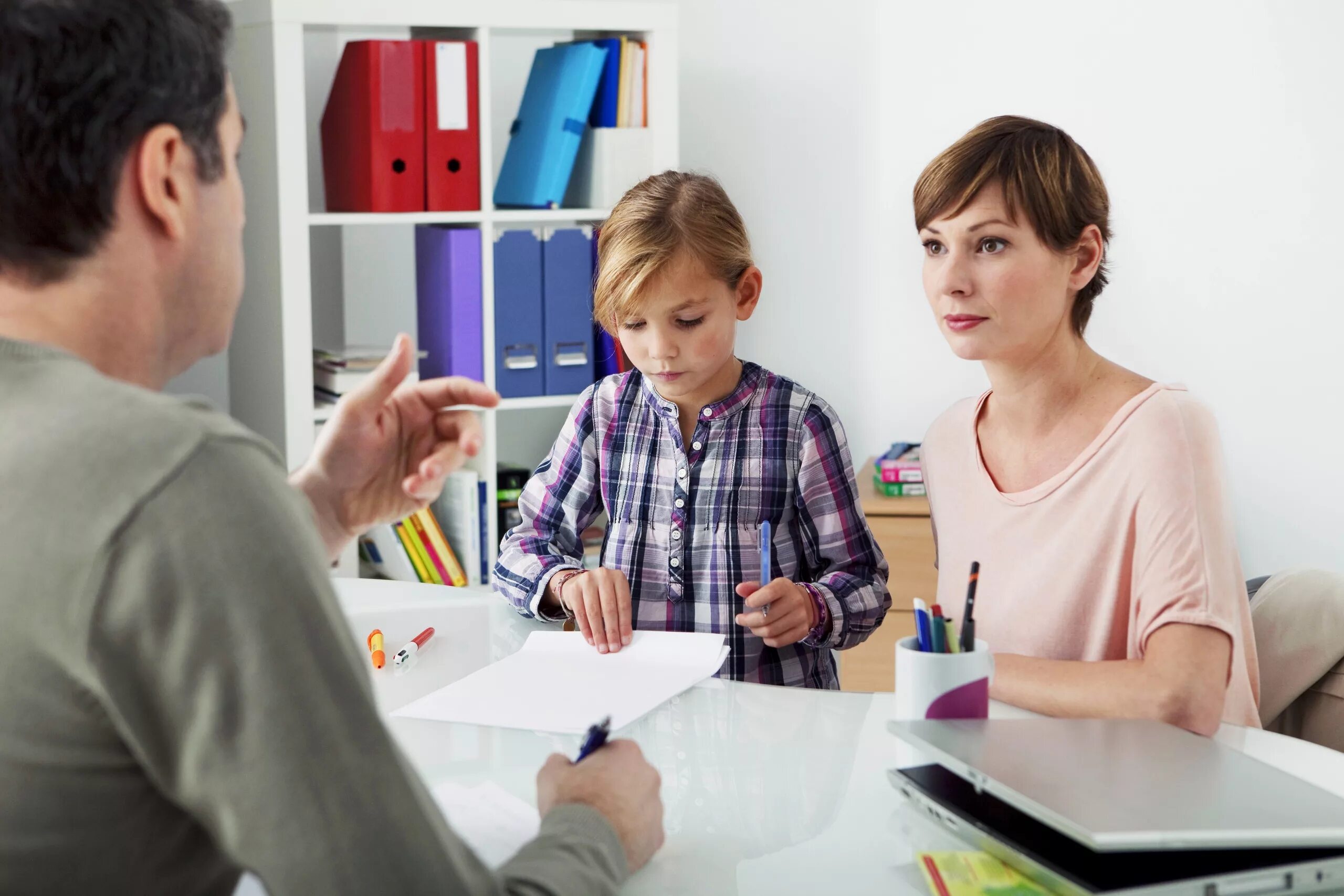 Присутствие родителей в школе. Учитель и родители. Родители и дети. Педагог и родитель. Родители и школьники.