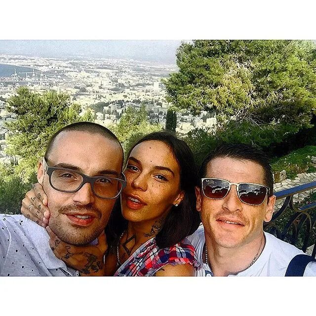 кафе гуфа в тайланде. гуф в кафе. айза у гуфа 2021. гуф 2020. кафе гуфа в тайланде.