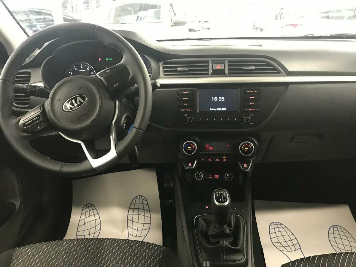 Купить киа рио на механике. Kia Rio Luxe 2019. Kia Rio 2018 Luxe. Киа Рио Люкс 2018. Киа Рио Люкс 2021.