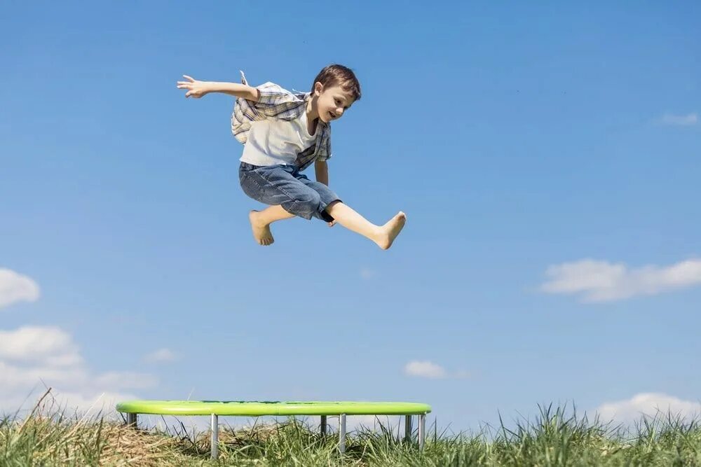 He jumps he had been jumping. Прыжок стоки. Прыжок Сток фото. Идти припрыгивая. Jumping boy.