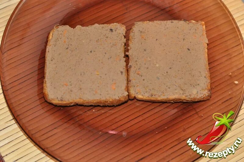 макс и паштет. калории бутерброд с паштетом. бутеры с паштетом из печени. бутерброд с паштетом калорийность. бутерброды из печеночного паштета.