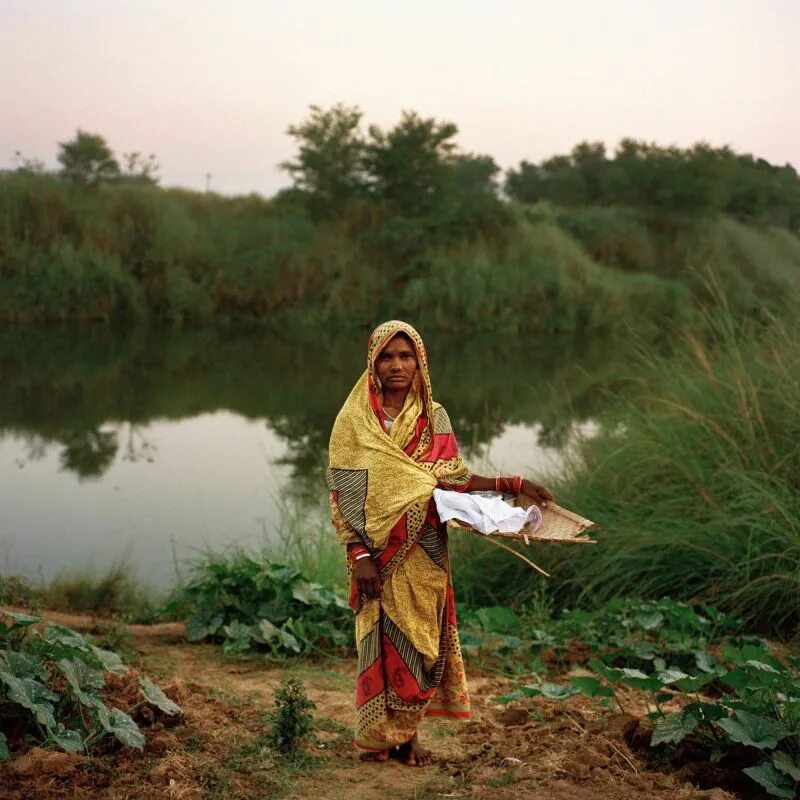 Бинди в индии. Голые индианки в украшениях. Индианка 5 букв. Индийские женские украшения. Селина джейтли индийская.