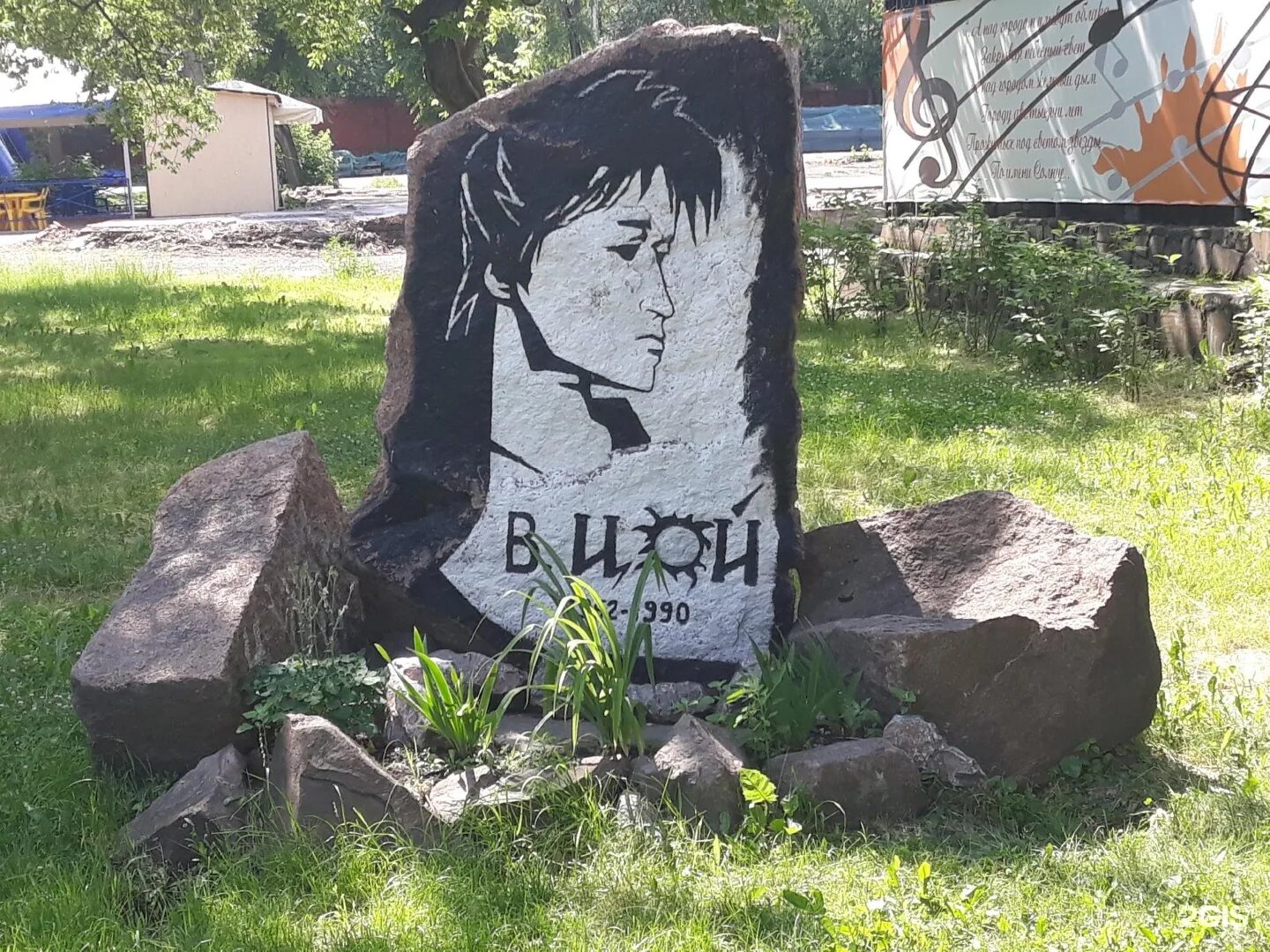 Памятник Виктору Цою в Москве. Памятник Цою в Питере. Проспект ветеранов памятник Виктору Цою. Памятник Цою в Красноярске. Где памятник цою