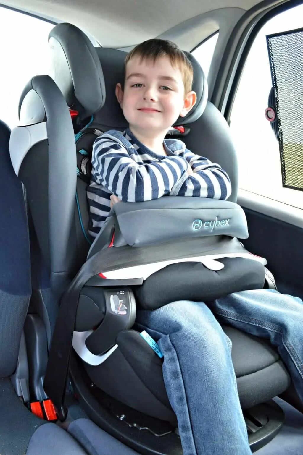 Детское кресло автомобильное. Кресло в машину для детей. Сиденье в машину для ребенка 7 лет. Кресло бустер evenflo. Автокресло для взрослых детей.