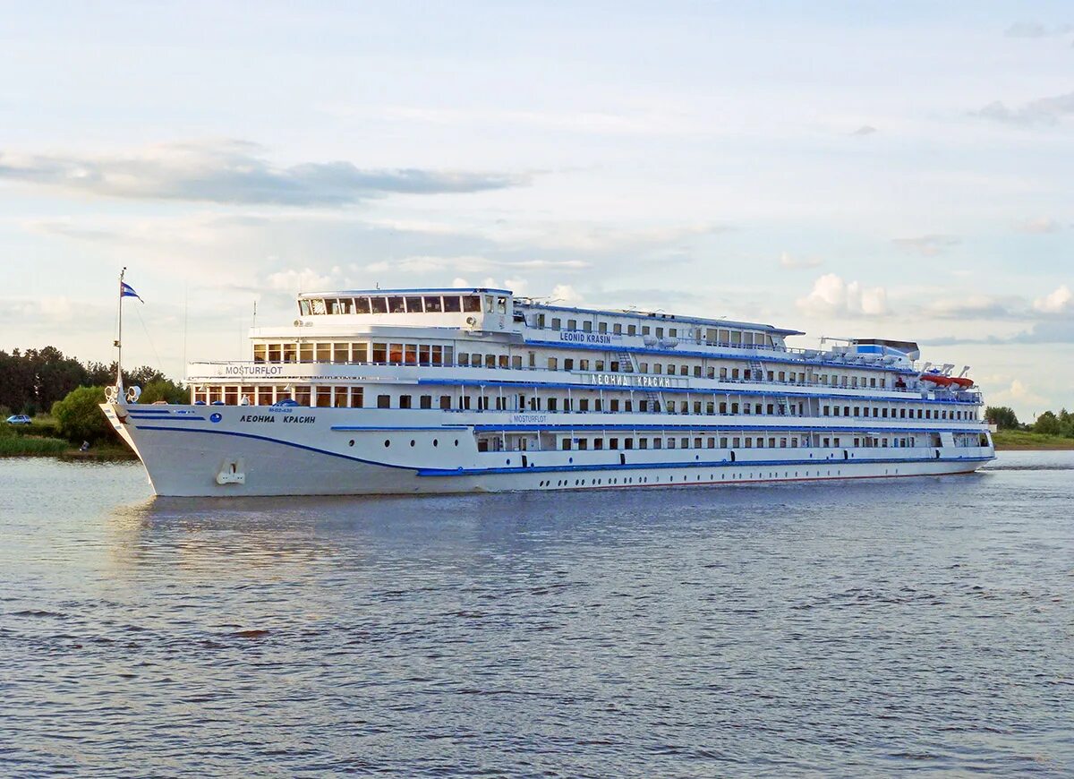 Капитан теплохода леонид красин. Морской теплоход "кострома". Буксир р-33лтм олекминск. Теплоход буксир-толкач. Р т х л.