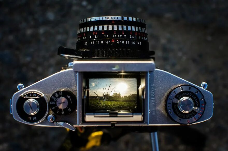 Какое изображение на фотопленке в фотоаппарате