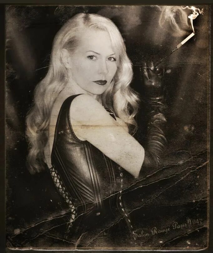 Саша райдер мистресс. Митрес тесс. Mistress eleise фотосессия. Mistress группа. Mistress leather корсет.