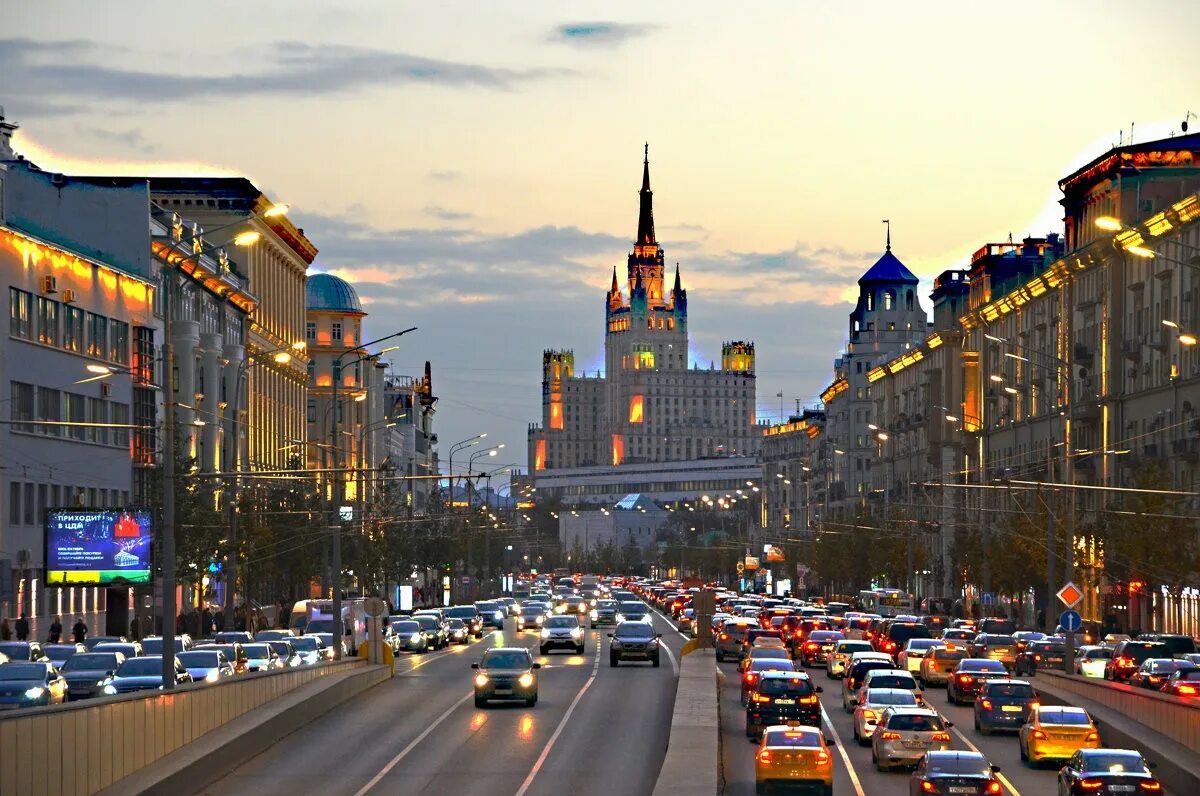 Кунгур доклад. Красивая москва. В центре города начали это узнавать. Современные улицы москвы. Сентр горд казань.