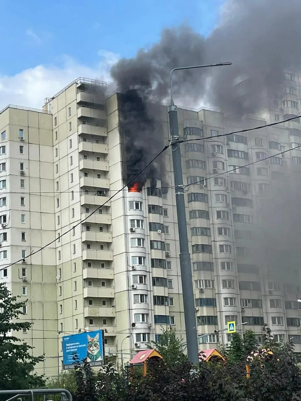 Многоэтажный дом. Пожар. Пожар в многоэтажном доме. Пожар Ходынский бульвар. Что творится в красногорске