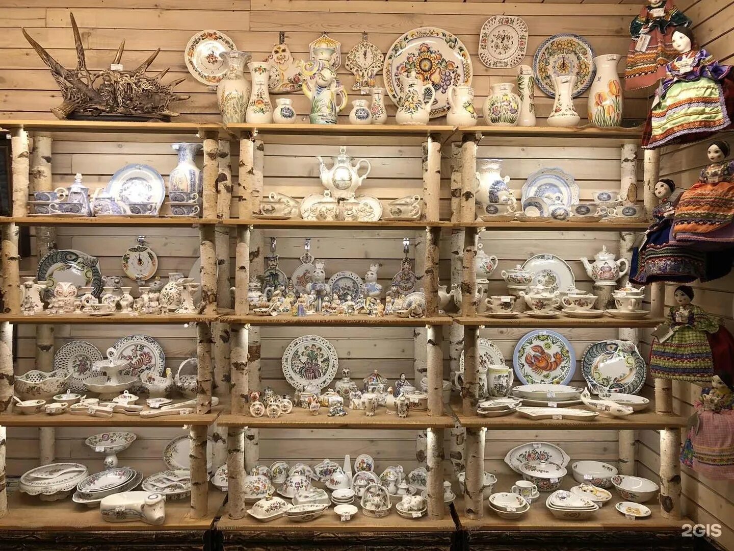 Магазин сувениров. Сувениры санкт петербург рядом. Сувенир невский. Сувениры питера на невском. Чудесное рядом санкт-петербург невский проспект 5 магазин.