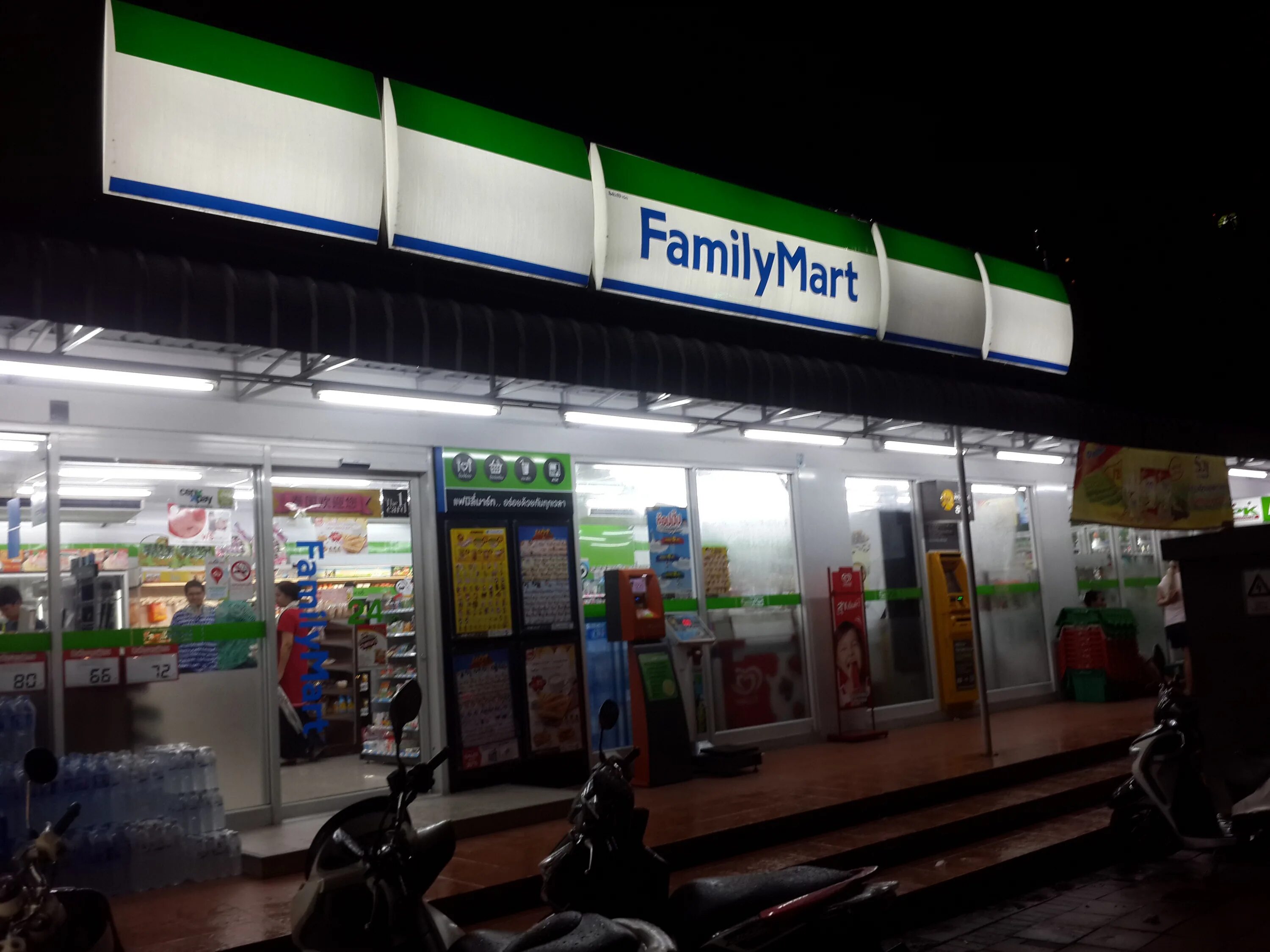 Family Mart Таиланд. Family Mart магазин. Магазин в Тайланде Фэмили. Фэмили март в Тайланде.