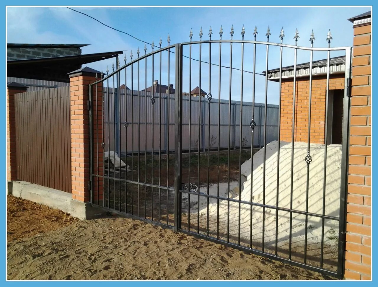 Решетчатые ворота с калиткой. Сварные ворота распашные металлические. Ворота сварные распашные. Сварные ворота. Ворота сварные распашные вср-50.