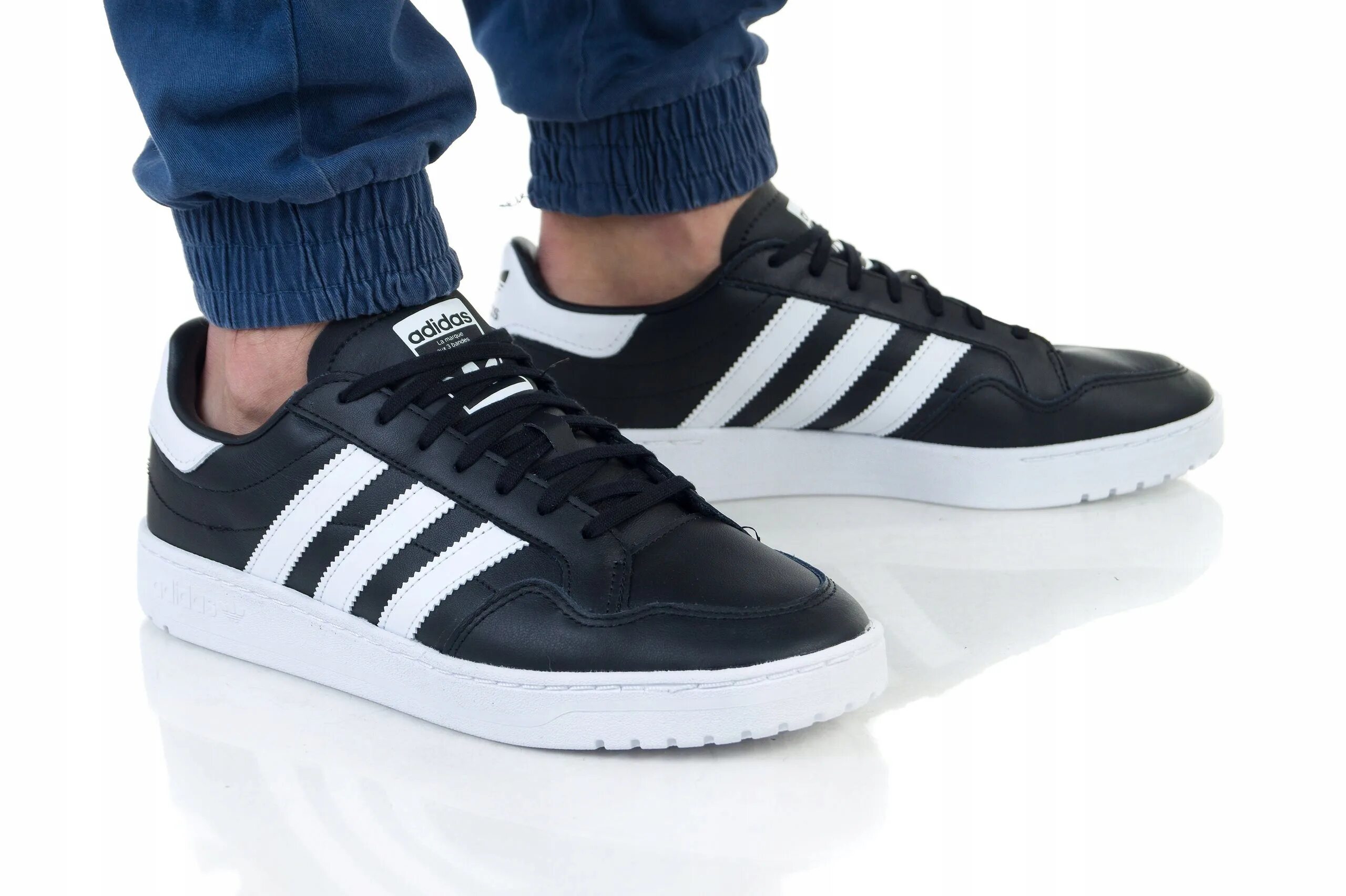 Адидас баскетбольные. Адидас. Белая худи адидас ориджиналс. Asp адидас. Adidas logo 2021.