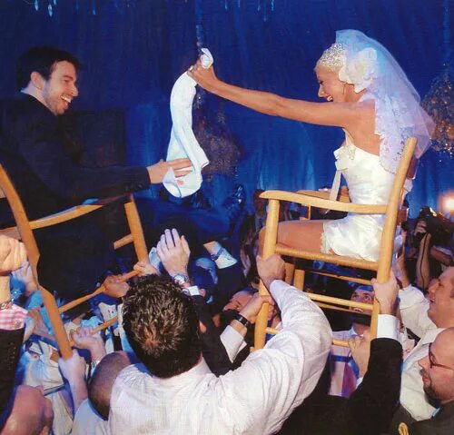 кристина агилера свадьба. рисунок бога глеб. армянские веселые танцы на свадьбе. квир-танго референс. свадебный поединок.