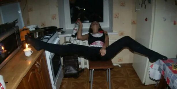 Как встречает мужа пьяная голая жена