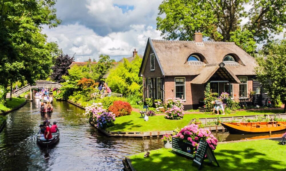 Гитхорн Нидерланды. Деревня Гитхорн (Giethoorn). Голландская Венеция Гитхорн Нидерланды. Деревня Гитхорн в Голландии. Кар вилладж