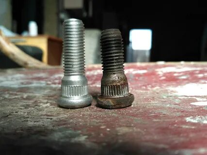 Ступичные шпильки