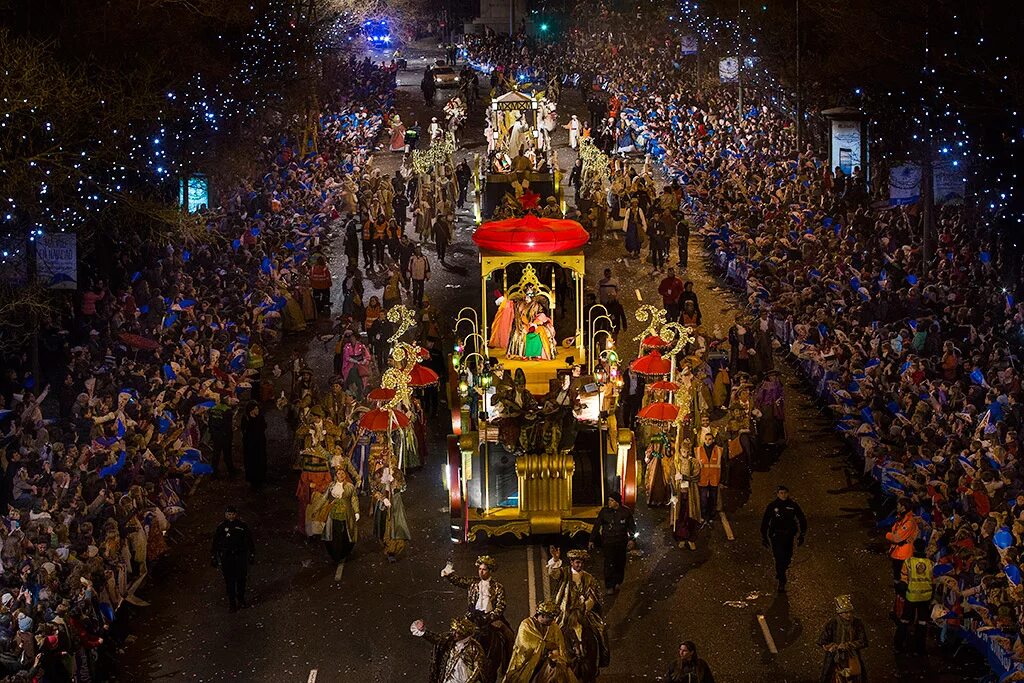 праздник рейес магос. Reyes magos испания. три короля картинки. кавалькада волхвов в испании. ночь трех королей.