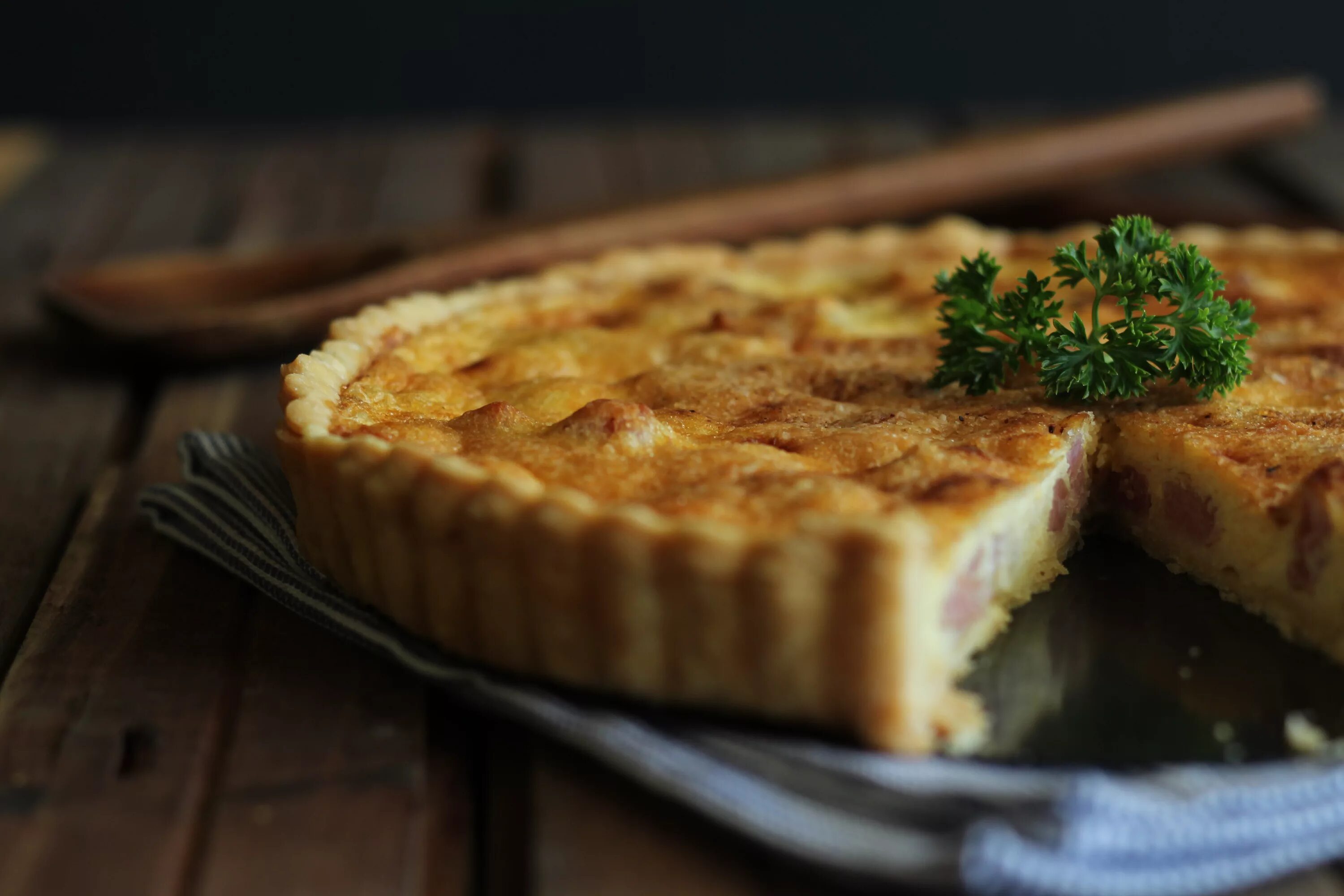 КИШ Лорен. КИШ Лорен (Quiche Lorraine). Французский пирог КИШ Лорен. КИШ Лорен (с французского языка — лотарингский пирог). Рубленный пирог