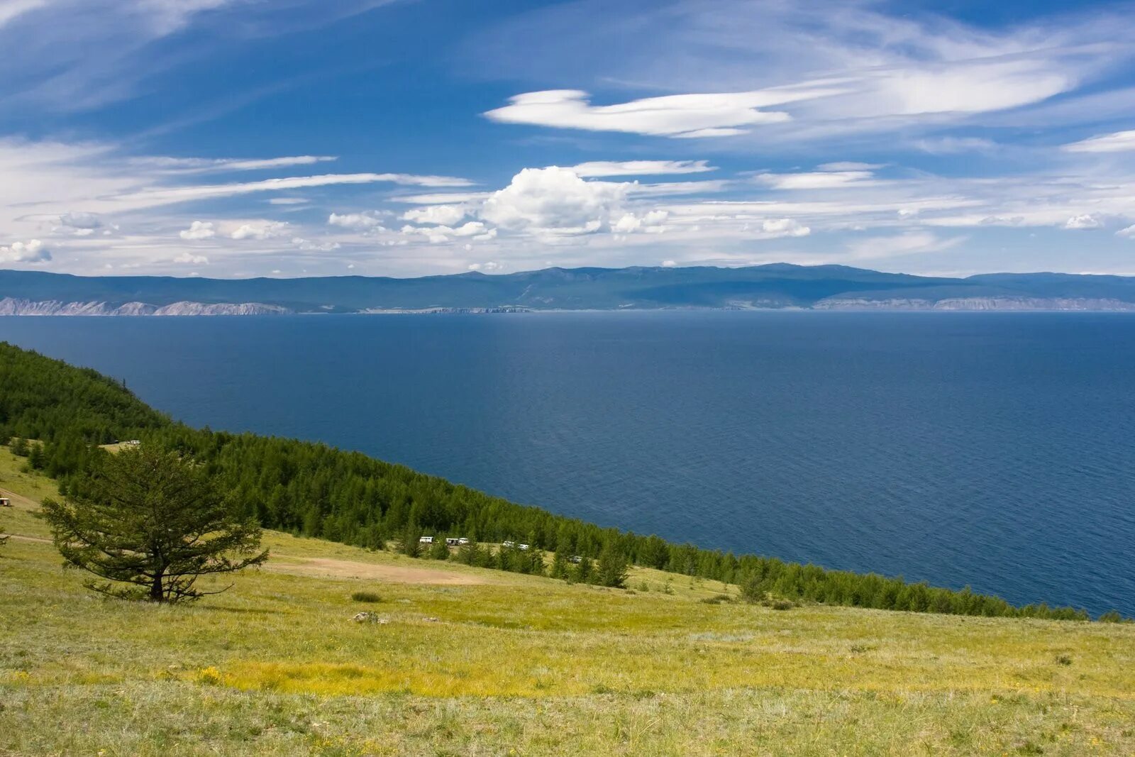 Байкальское озеро. Озеро Байкал. Республика Бурятия озеро Байкал. Улан Удэ озеро Байкал. Баргузинский залив на Байкале.