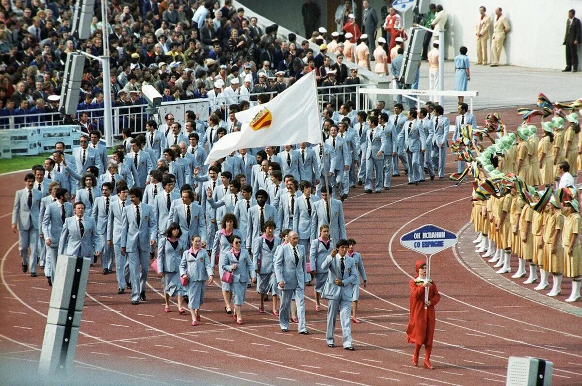 Олимпийские игры в Москве 1980. Церемония открытия Олимпийских игр 1980 Москва. Российские спортсмены под флагом ссср