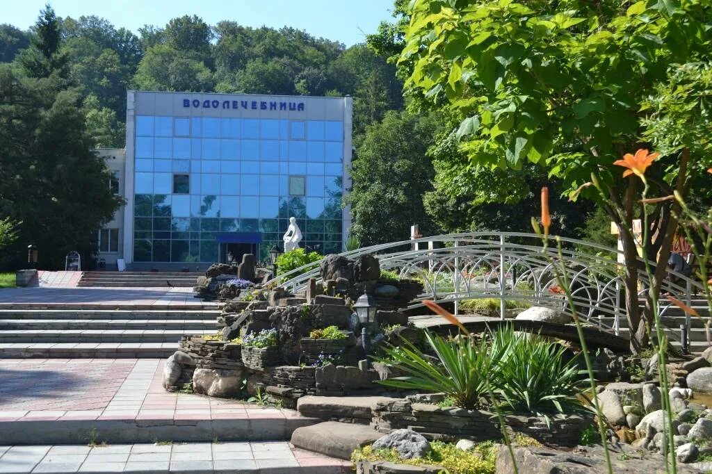 Санаторий предгорье кавказа в горячем ключе. Горячий ключ санаторий горячий ключ. Санаторий горячий ключ краснодарский. Фото санатория горячий ключ. Санаторий горячий ключ краснодарский край.