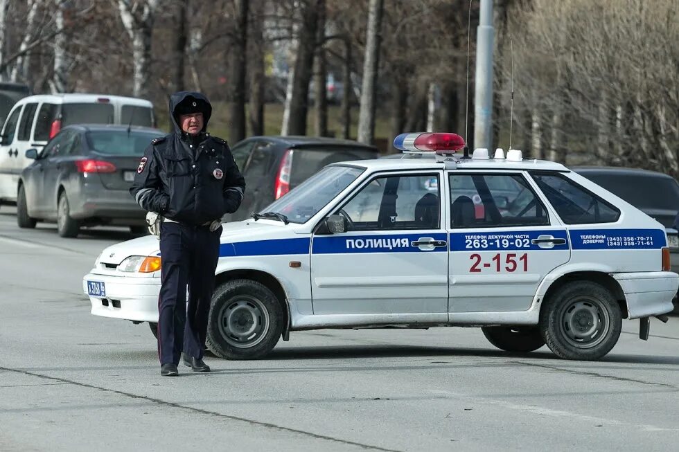 Полиция ДПС Екатеринбург. ГИБДД Екатеринбург. Машины ДПС В Екатеринбурге. Номера Росгвардии на машине. Номер гибдд свердловской области