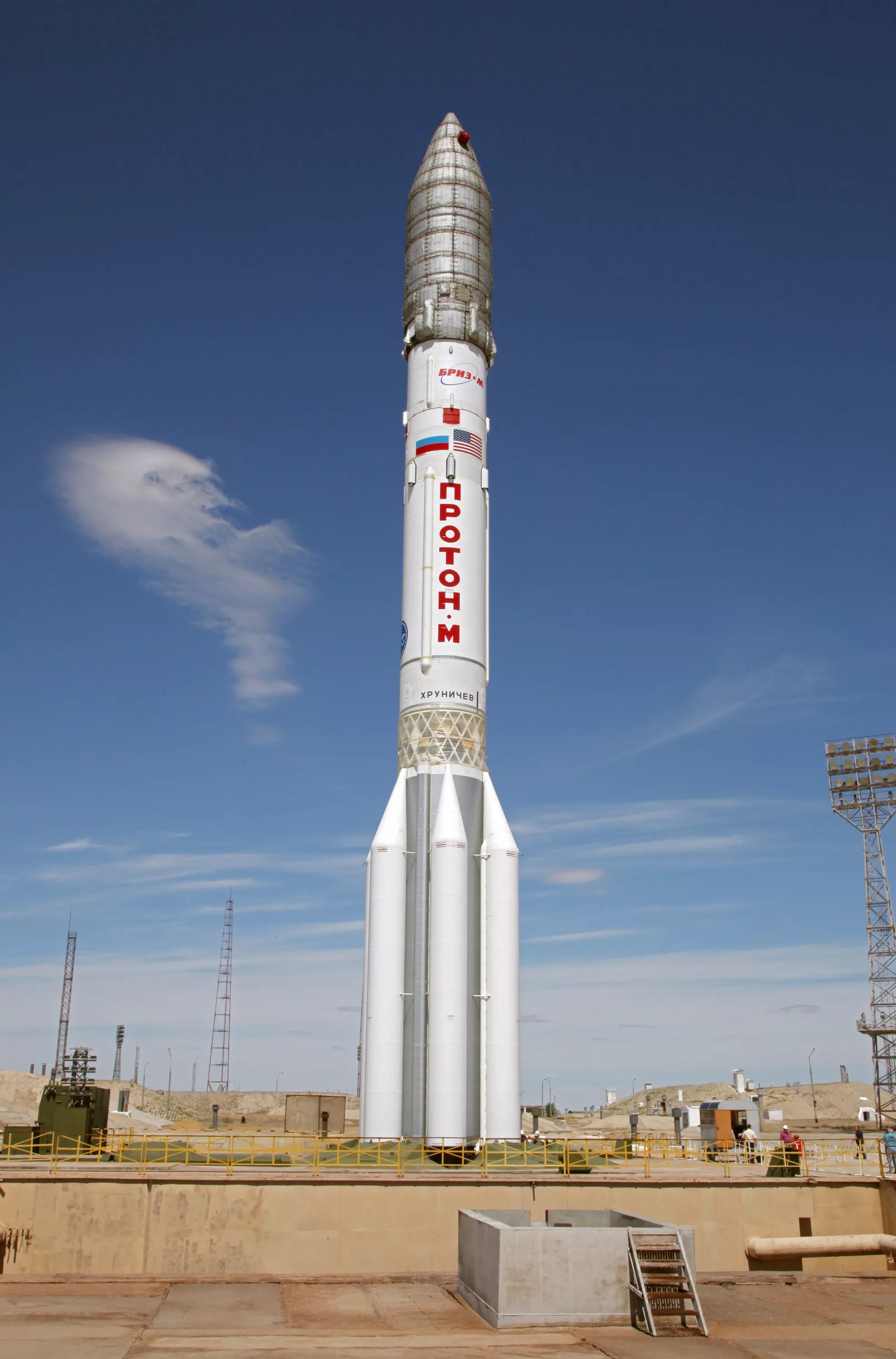 Название первой космической ракеты. Космическая ракета Протон. Ракетоноситель Протон м. Советская ракета Протон. Стартовый комплекс Протон.