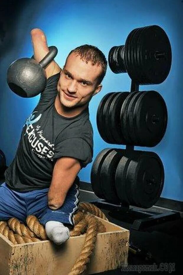 Смит бодибилдер. Спортсмен без руки. Бодибилдер с одной ногой. Спортсмен без руки. Спортсмен без ног.