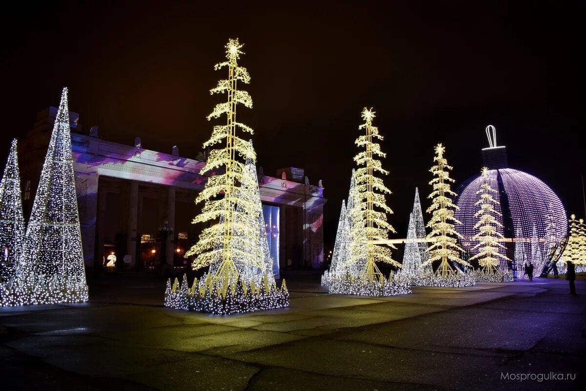 елка в москве на лубянке. вднх до какого числа будут стоять елки. новогодние фигуры. вднх до какого числа будут стоять елки. план катка на вднх.