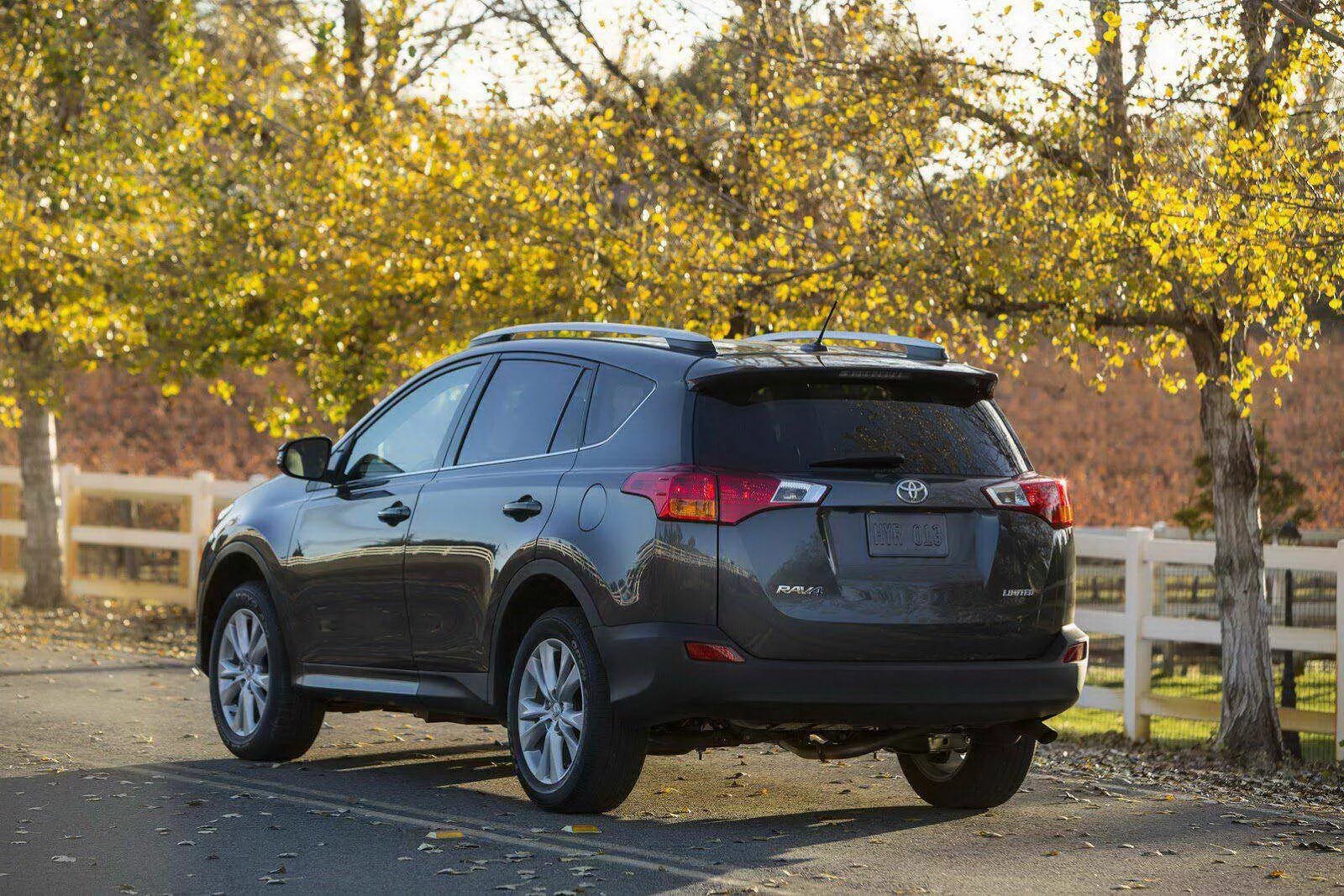 Toyota rav4 белая. Toyota rav4 4 2013. Rav4 2013. рав 4 2013 года отзывы. тойота рав 4 2013.