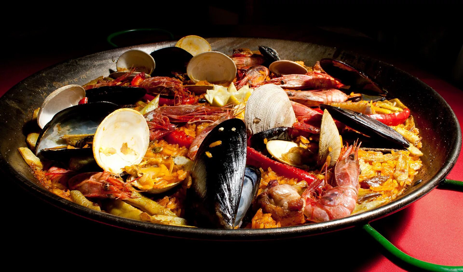 Паэлья, хамон, тапас. Испания нац кухня. Национальное блюдо Испании паэлья. Паэлья Каталония.