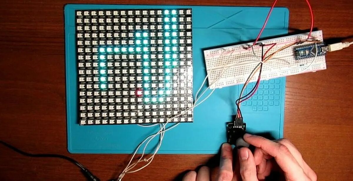 Управление диодами. Адресная светодиодная лента ws2812 и Arduino. Светодиодная лента змейка ардуино. Адресная светодиодная лента ардуино. Адресные светодиоды ардуино.