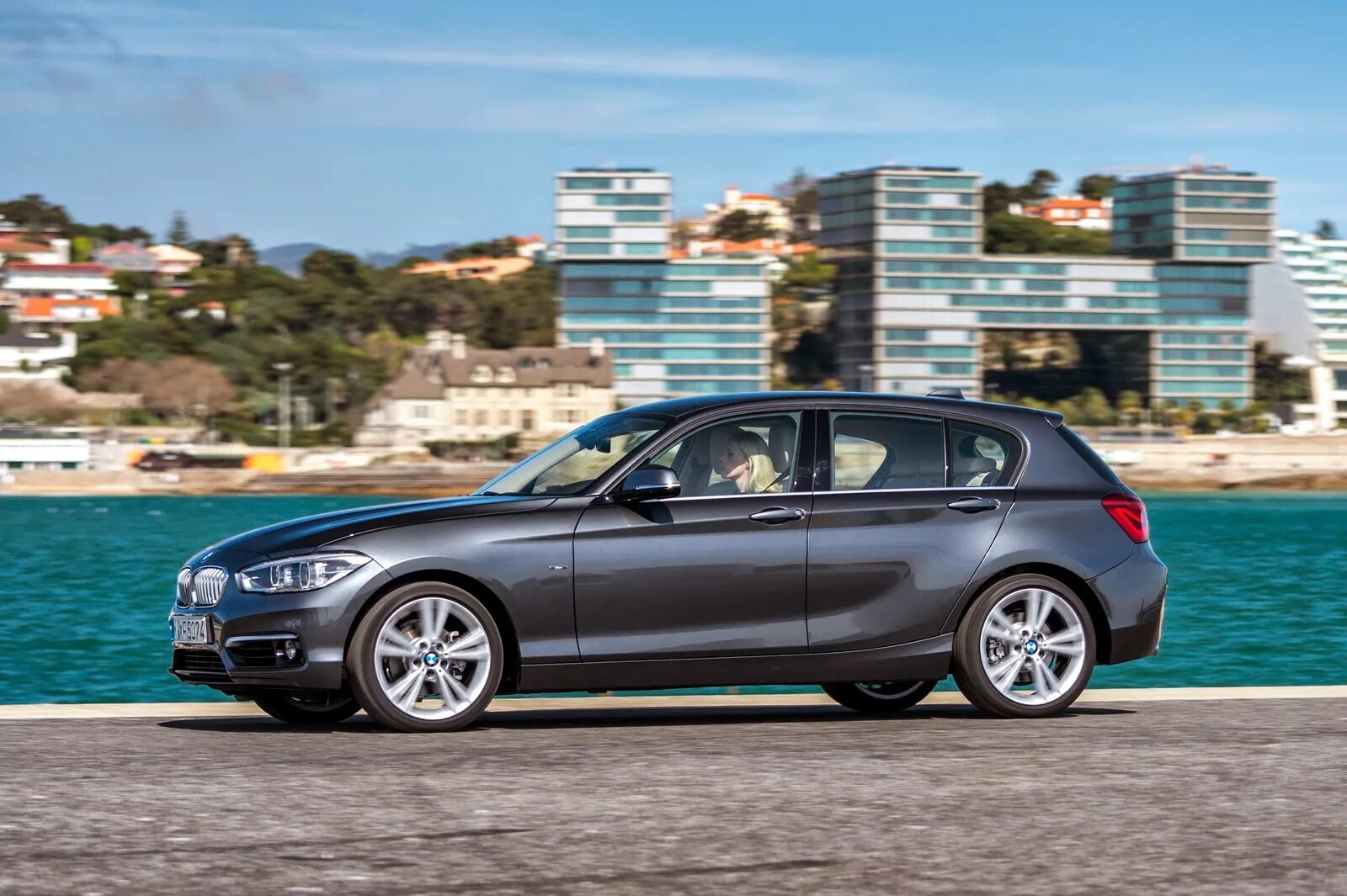 Bmw serie 1 2012. Bmw 1 series. Bmw 1 характеристики. Bmw 1 характеристики. Bmw 1er ii (f20-f21).