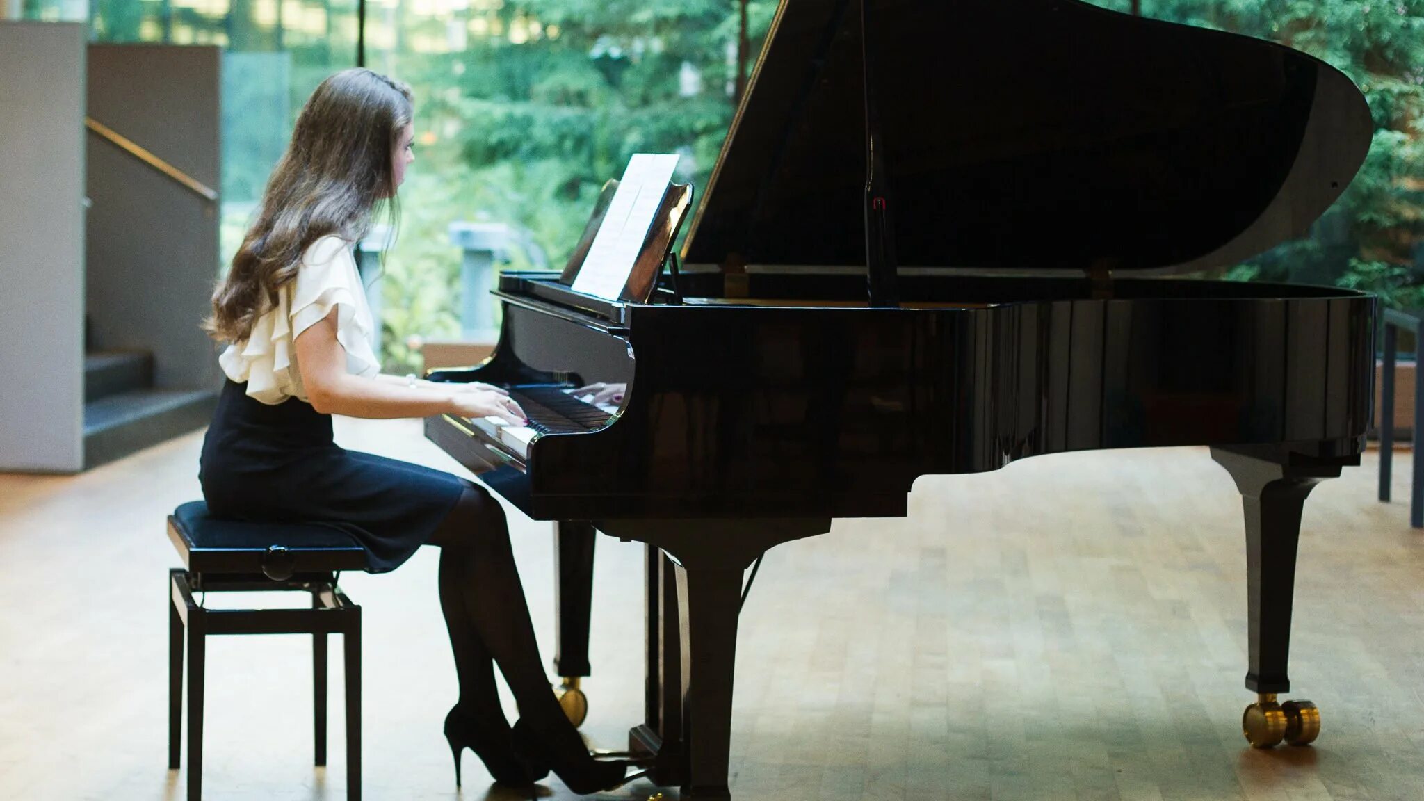 Sister play piano