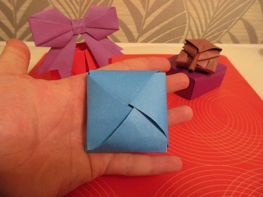 Конверт оригами. Оригами подарок. Подарочный конверт оригами. Оригами коробочка для подарка.