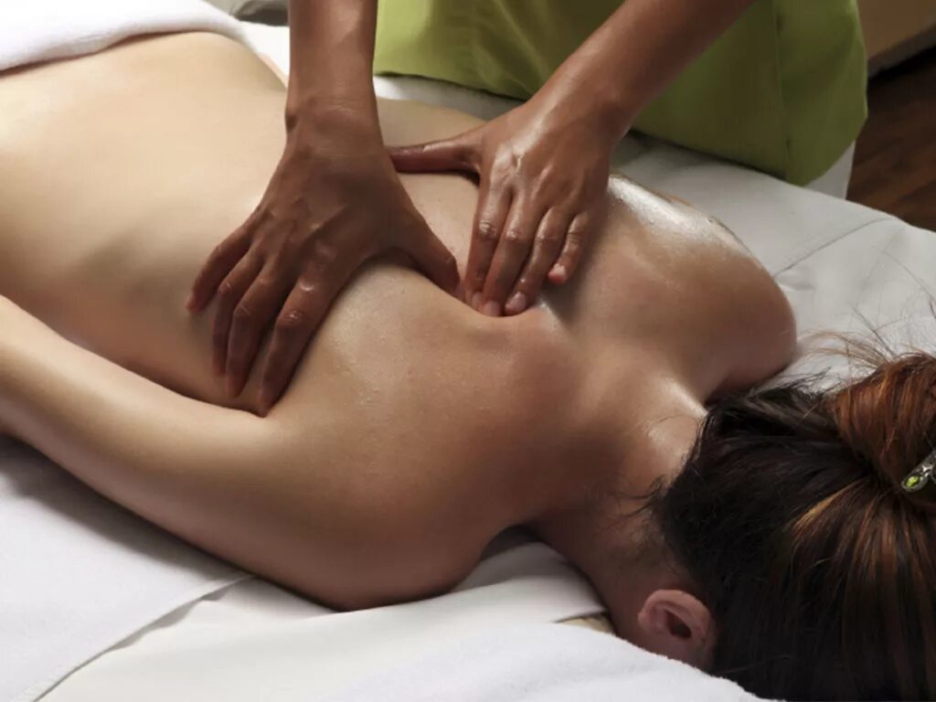 Массаж мужской спины. Массаж для женщин. Массаж. Массаж девушкам как называется. Классический массаж тела.