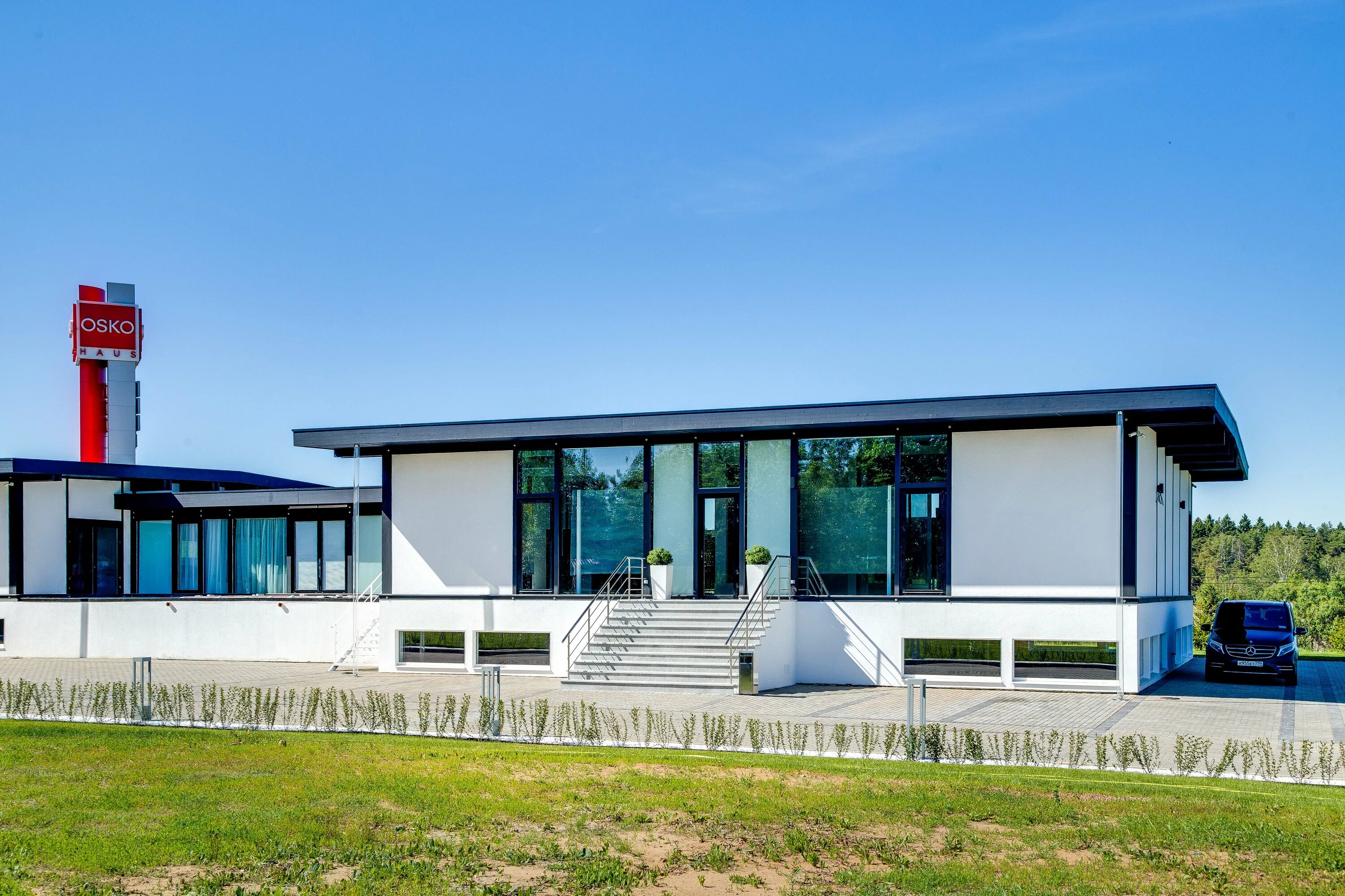 Charme stone москва. Гранит золото. Колибри руби слэб. Шарм стоун. Кварцит в интерьере.