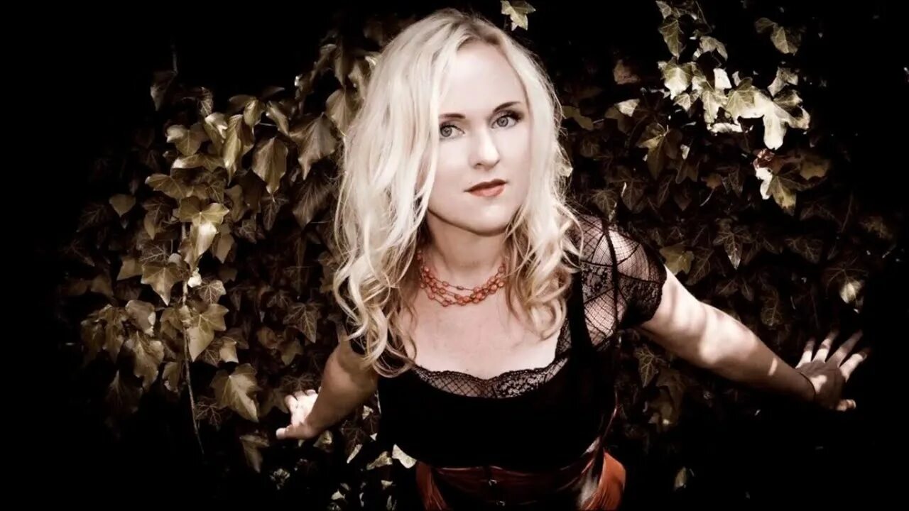 Лив Кристин. Лив Кристин Theatre of Tragedy. Leaves Eyes Лив Кристин. Theatre of Tragedy Liv Kristine.